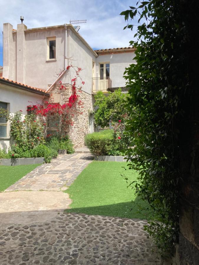 Tra Storia E Realta Panzió Sardara Kültér fotó